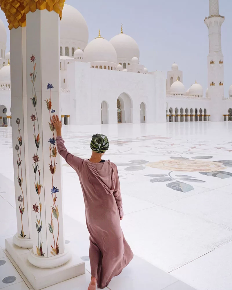 Velká mešita šejka Zayeda v Abu Dhabi - nádvoří