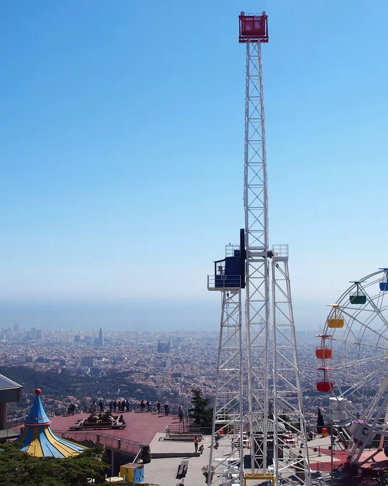 Výhled z Tibidabo v Barceloně