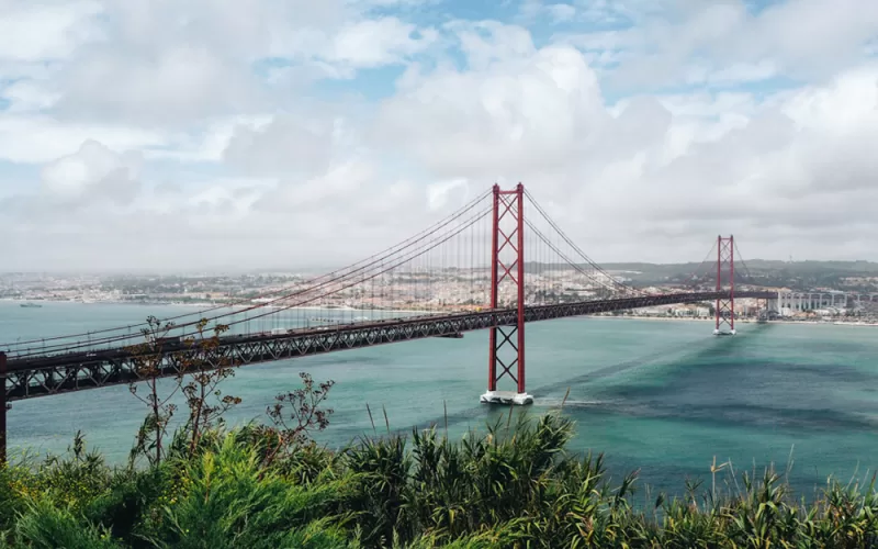 Almada, Cacilhas a Socha Krista u Lisabonu