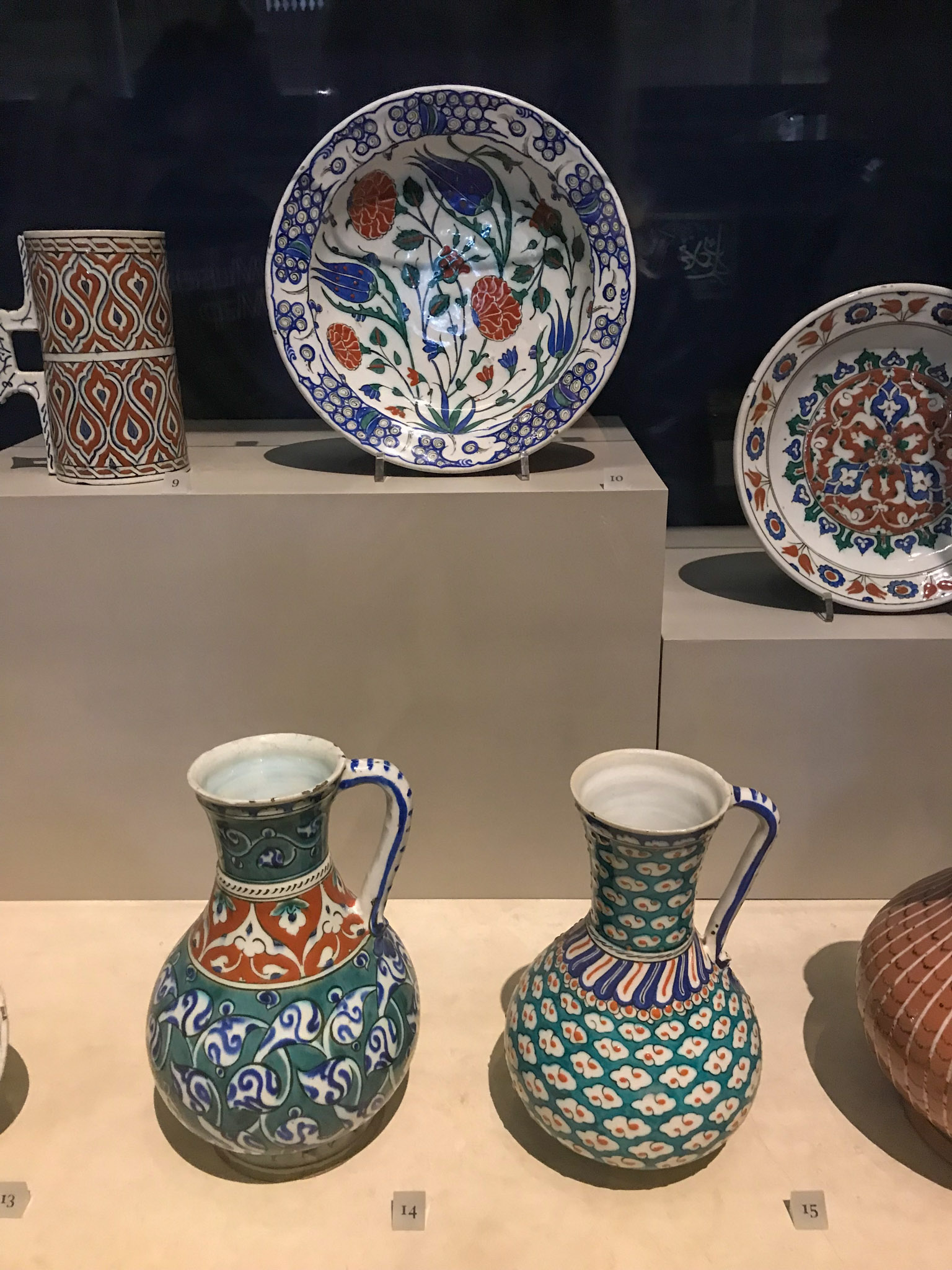 Keramika ve Victoria and Albert Museum, Londýn