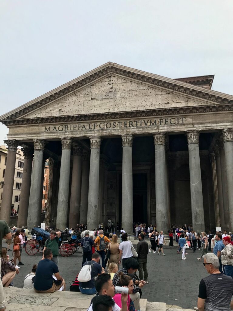 Řím, co v průvodci nenajdete:Pantheon, Řím