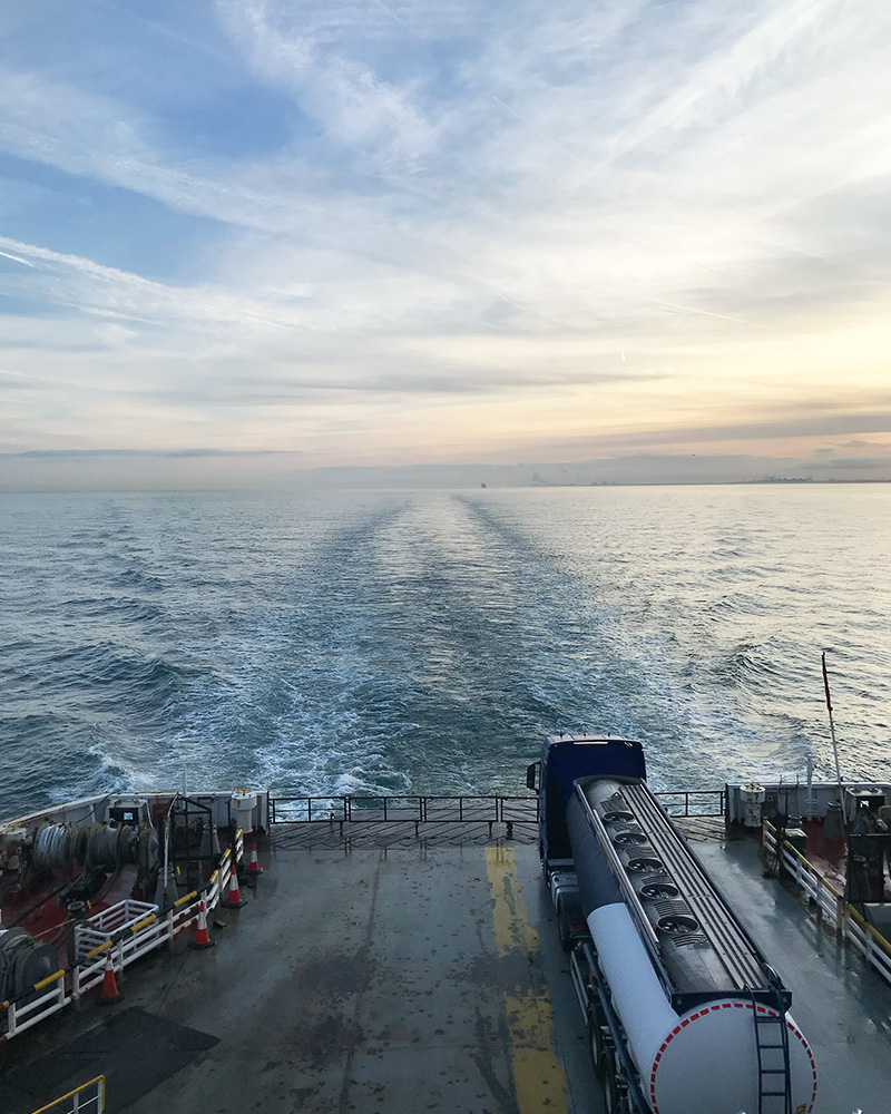 Cesta na trajektu z Francie do Anglie