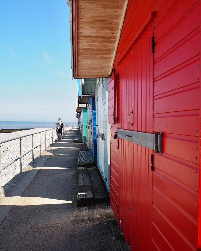 Plážové chatky na pláži Cromer v Norfolku ve východní Anglii