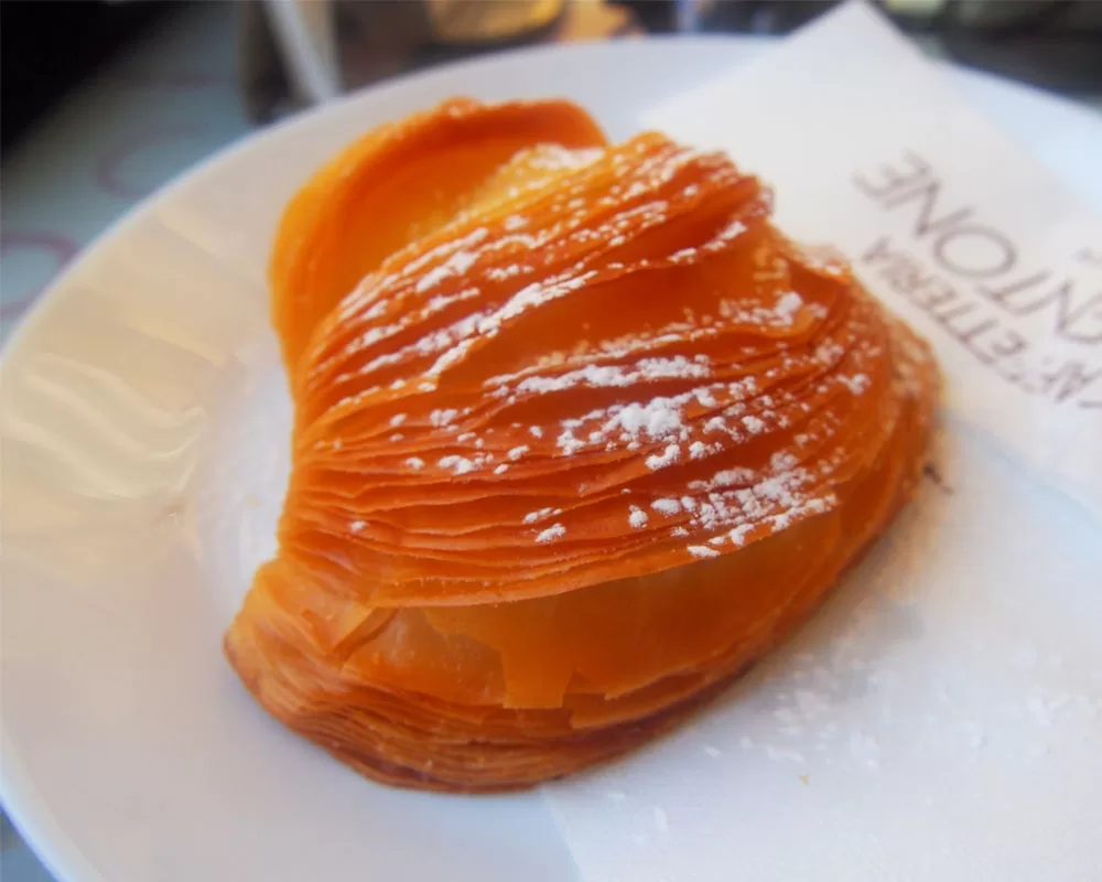 Neapolské pečivo s ricottou a pomeranči - sfogliatella