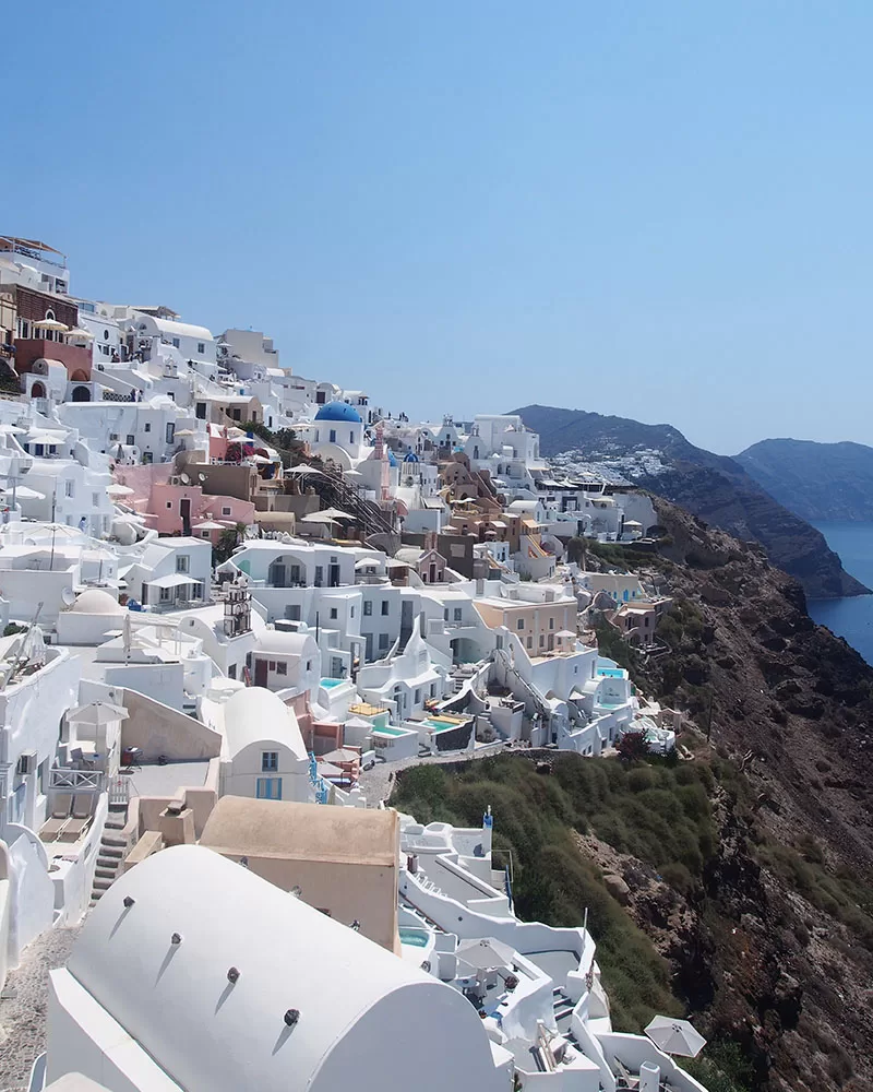 Bílá vesnička Oia na Santorini