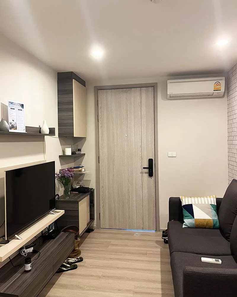 Jak vypadá ubytování v Bangkoku - obývák