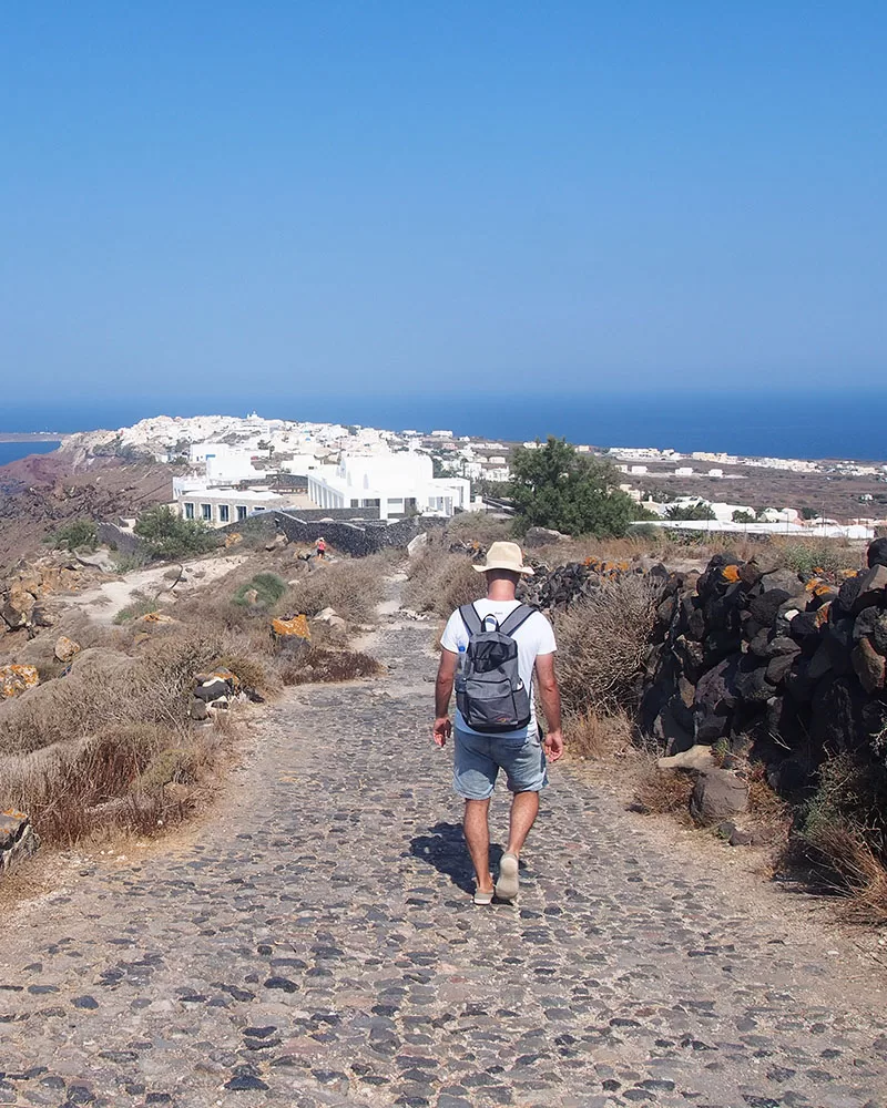 Na cestě do vesničky Oia na Santorini