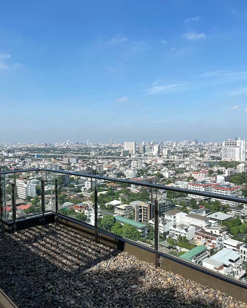 Výhled z 30. patra našeho ubytování v Bangkoku