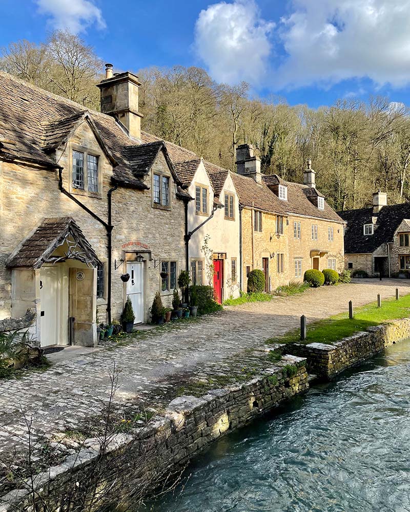 Vesnička Castle Combe v Anglii