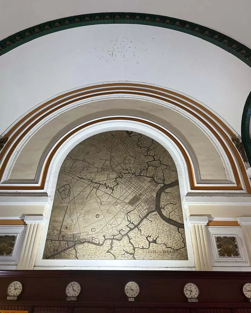 Nástěnná mapa v budově Saigonské pošty
